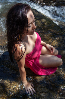 Hot Girl Madivya Getting Naked And Wet