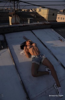 Big Boobs Babe CourtneyQ Get Naked In The Roof In Saint Petersburg