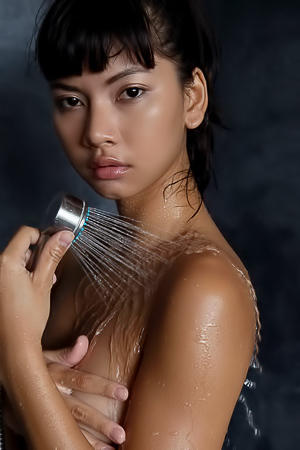 Cara Pin exposing her body while in the shower