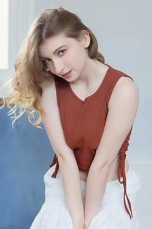 Minnie Lighter Spreads Her Long Legs In A Wide Split