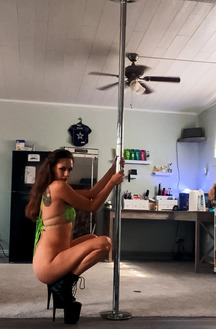 Madi Meadows Makes Herself Cum