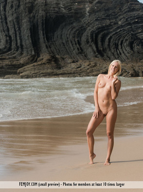 Tracy A In Nude Beach