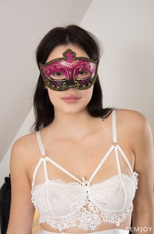 Frida Si Poses Nude In Her Bedroom, Slowly Teasing In White Lingerie With Her Tan Skin Glowing