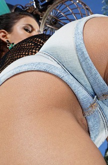 Vanessa Veracruz Shows Amazing Butts View