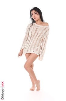 Emiri Momota Sexy Babe Pleasures Her Pussy