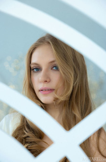 Sonya Elf Delicate Blonde Radiates An Otherworldly Charm