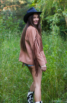 Santa Finds A Secluded Spot To Spread Out Her Blanket