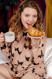 Elvera Naked And Going Face Down Booty Up For A Delicious Rear View