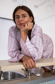 Kate Forest Spreads Her Thighs So We Can Enjoy Her Bare Meaty Twat