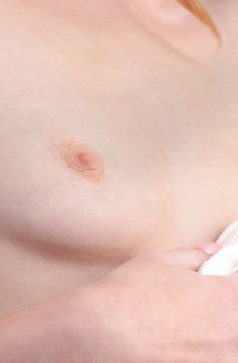 Della Cate Shows Petite Body And Her Sleek Bald Snatch