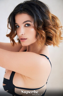 Lasirena69 Shows Her Amazing Big Breasts