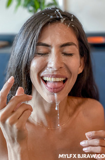 Heather Vahn Enjoying The Sun And Want To Make A Deep Blowjob