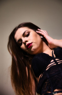 Sarah Smith Get Pure Pleasure Through Her Entire Body