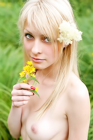 Yana Fresh Outdoor Posing Naked For Us