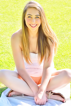 Hot Brunette Amateur Lacey