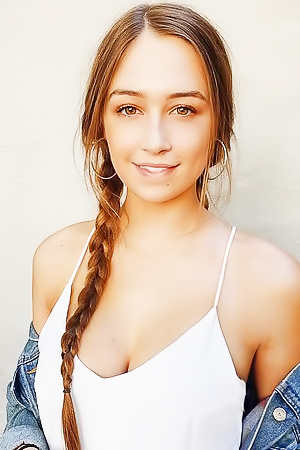 Check Out Our New Alluring Photos Of Elsie Hewitt!