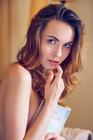 Nude Teen Nasita Reading