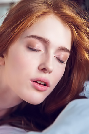 Jia Lissa Fingers Her Wet Slit