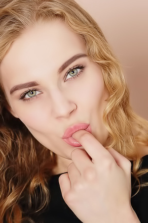 Ellie - Blondie shoots shaved pussy while masturbating