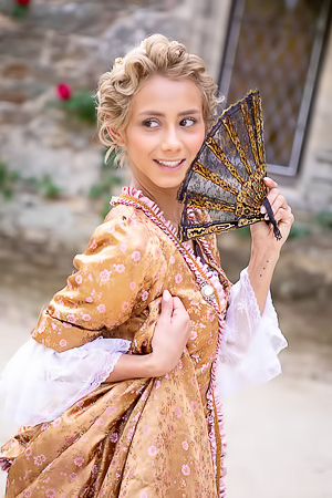 Verï¿½nica Leal Proves Gravity