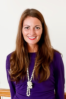 Vivian Smith Vivian Smith undresses to dildo her pussy