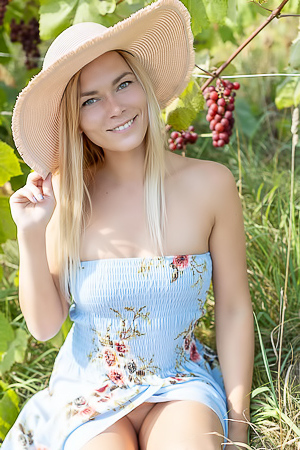 Sexy And Sporty Teen Paulina N
