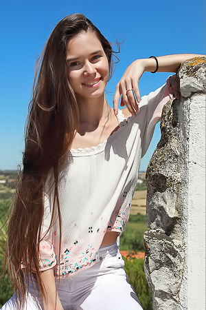 Leona Mia - Postcard from Portugal