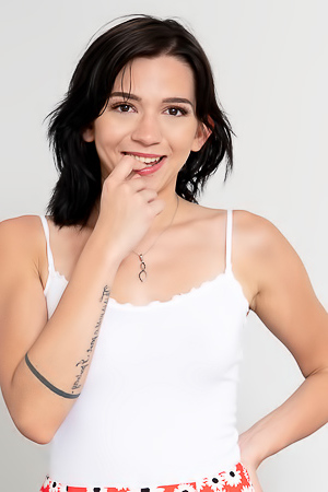 Busty Babe Riley Jean Take An Intimate Tour Of Her Body