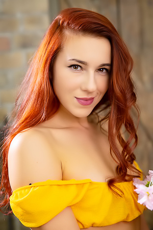 Sexy Redhead Oxi Bendini Kicks Her Long Legs Wide