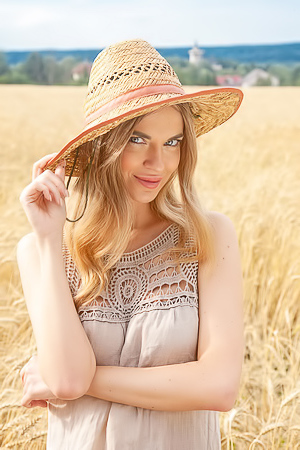 Skinny Victoria Kruzz In The Field