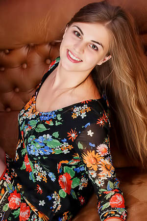 Bella Libre Sultry Brunette Feminine Beauty