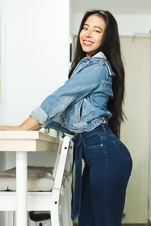 Big Booty Teen Leyla Grey