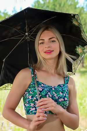 Roxy Offering A Teasing Glimpse Of Her Luscious Booty In Bun-hugging Lace Panties