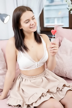 Tina Howl Flirty Look In Her Gorgeous Blue Eyes As She Sucks Her Lollipop