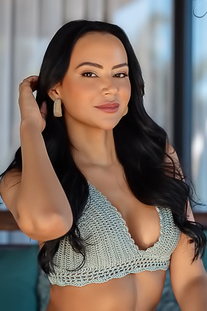 'Sexy Tanlines' with Tarsila via Bella Club