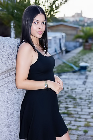 Gia Rosse Strips And Plays With Pussy