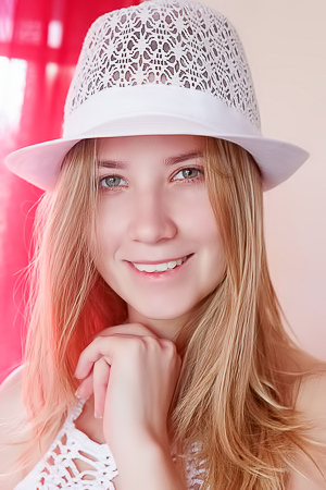 Delizi In Thigh-high Socks And Matching Sunhat