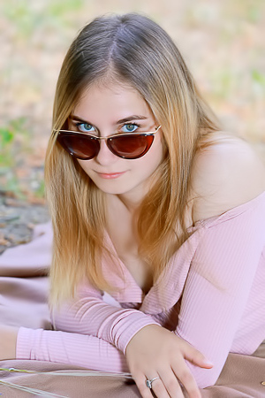 Dakota Pink Unhooks Her Bra To Fully Expose Her Beautiful Big Breasts