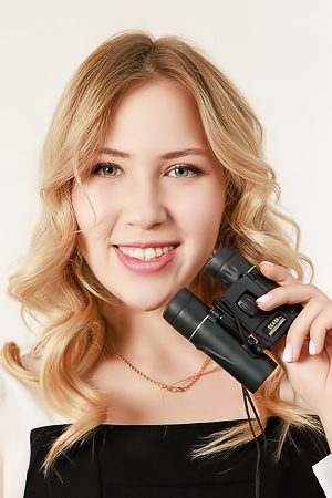 Melania Curvaceous Beauty Is Soon Neglecting Her Duties