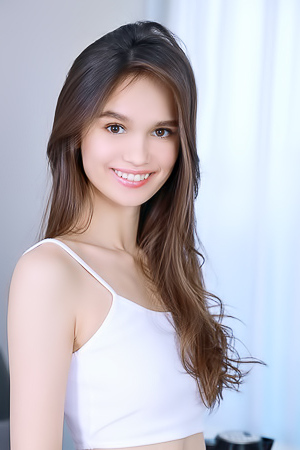 Anastasia Bella Exposing Her Plump-lipped Pussy