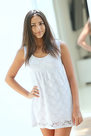 Sexy And Lovely Brunette Teen Cira Nerri