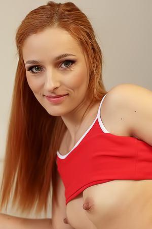 Stunnign Redhead Pussy Lucianna Lucci