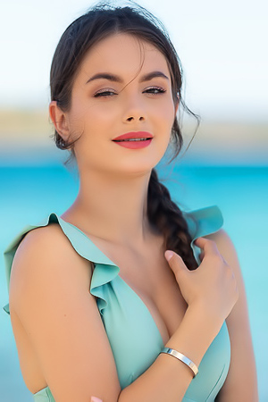 Liz Ocean Tantalizes On The Beach With Whispers Of The Breeze And Bold Moves