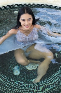 Kahlisa Busty Angelic Beauty Having Fun In Water
