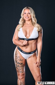 Cameryn Morie Rides Big Dick Like A True MILF In WIFEY Thrill!